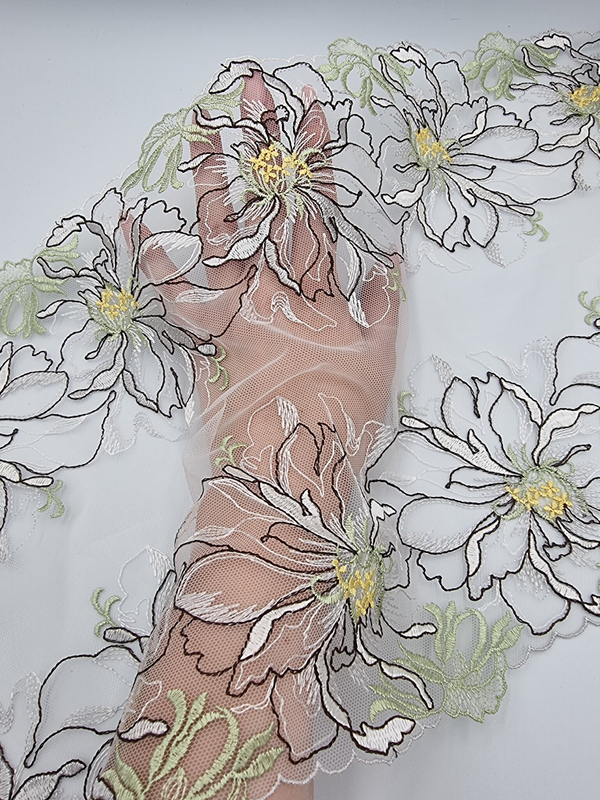 Вышивка на сетке молочный/зеленый К777