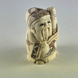 Статуэтка нэцкэ Фукурокудзю с волшебным инструментом