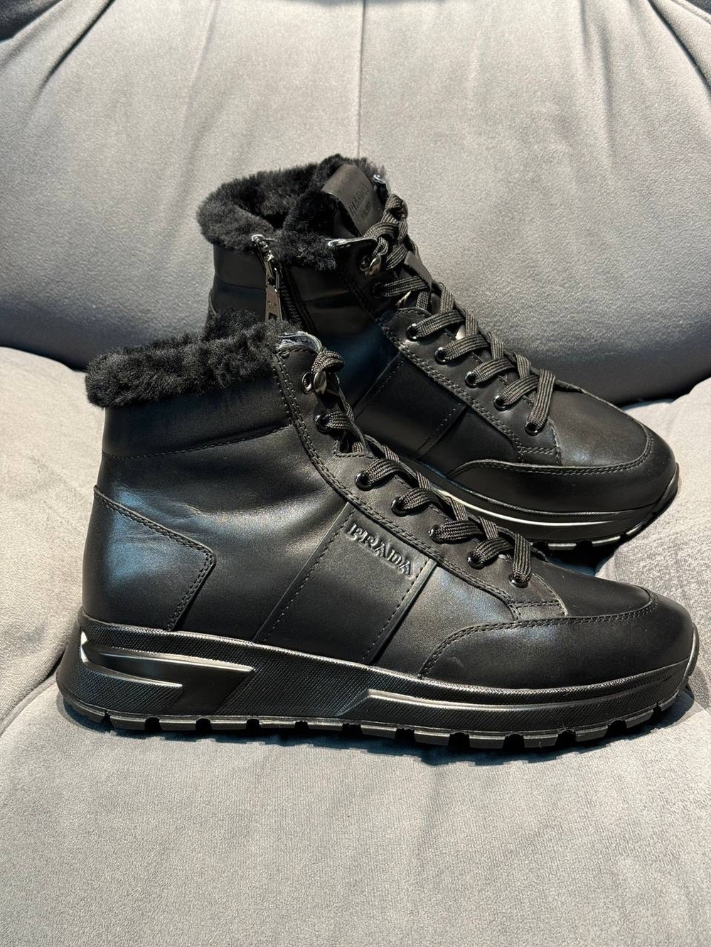 Кроссовки Prada