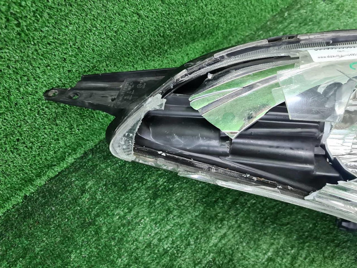 Битая Фара правая Suzuki Swift 4 (2011-2013) галоген