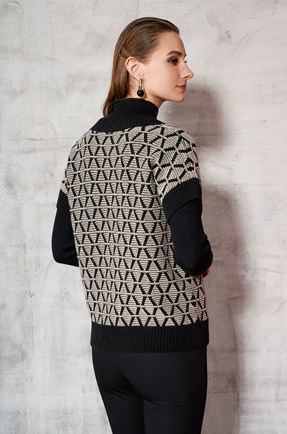 22533 Жилет женский (черный / кремовый)