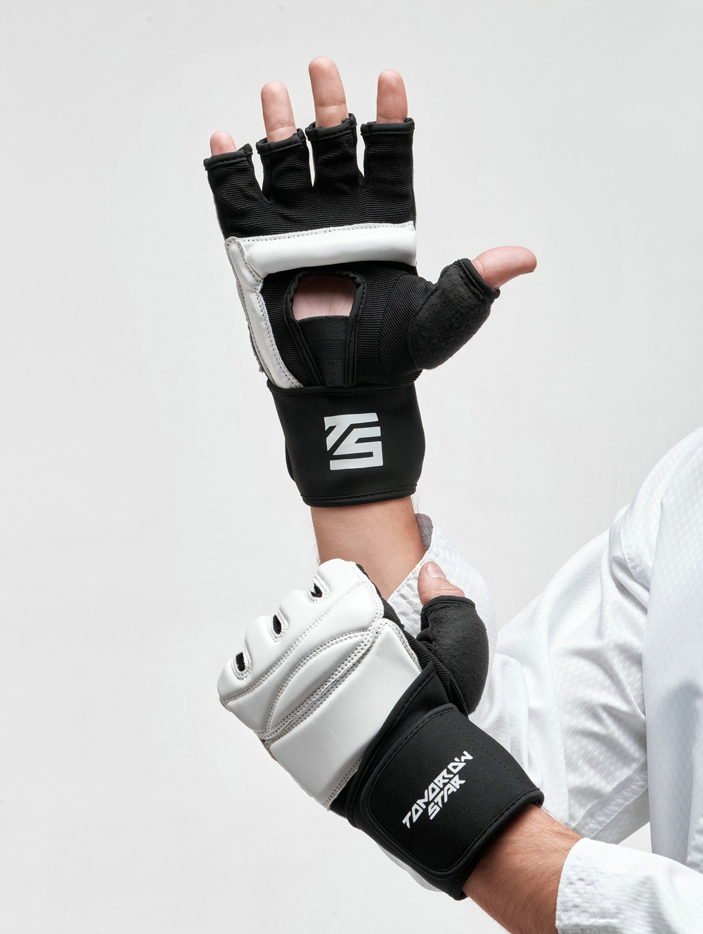 Перчатки для тхэквондо Tomorrow Star Vortex черно-белые