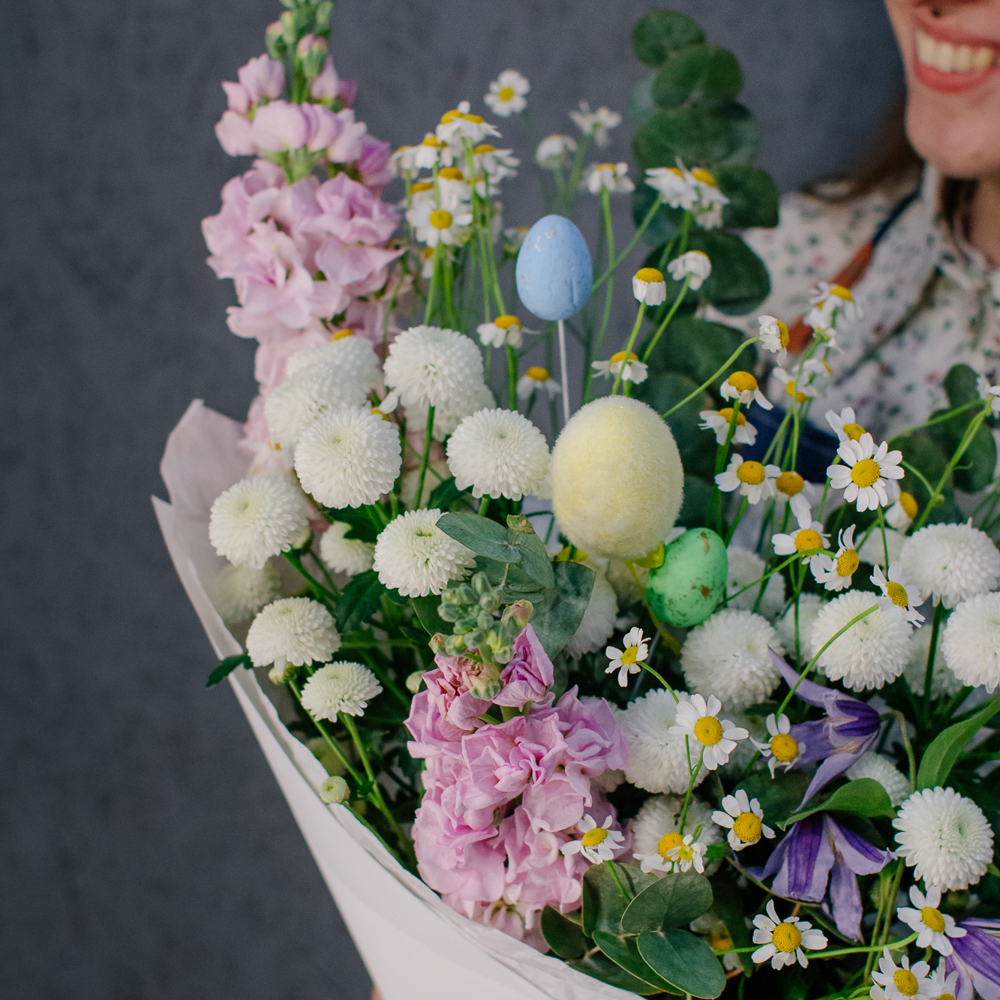 172. Ароматный весенний букет с маттиолой и ромашками