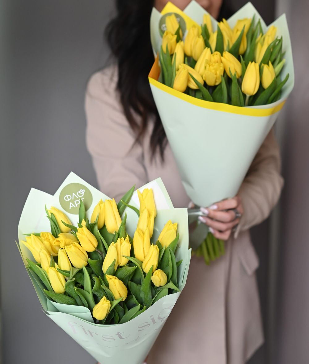 31 жёлтый тюльпан – фото  из магазина цветов FloArt, с доставкой по городу Южно-Сахалинску 