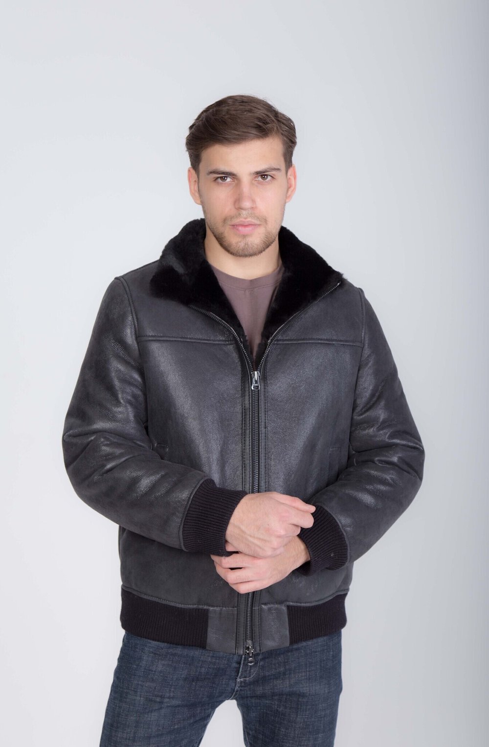 короткая мужская дубленка из овчины с мехом