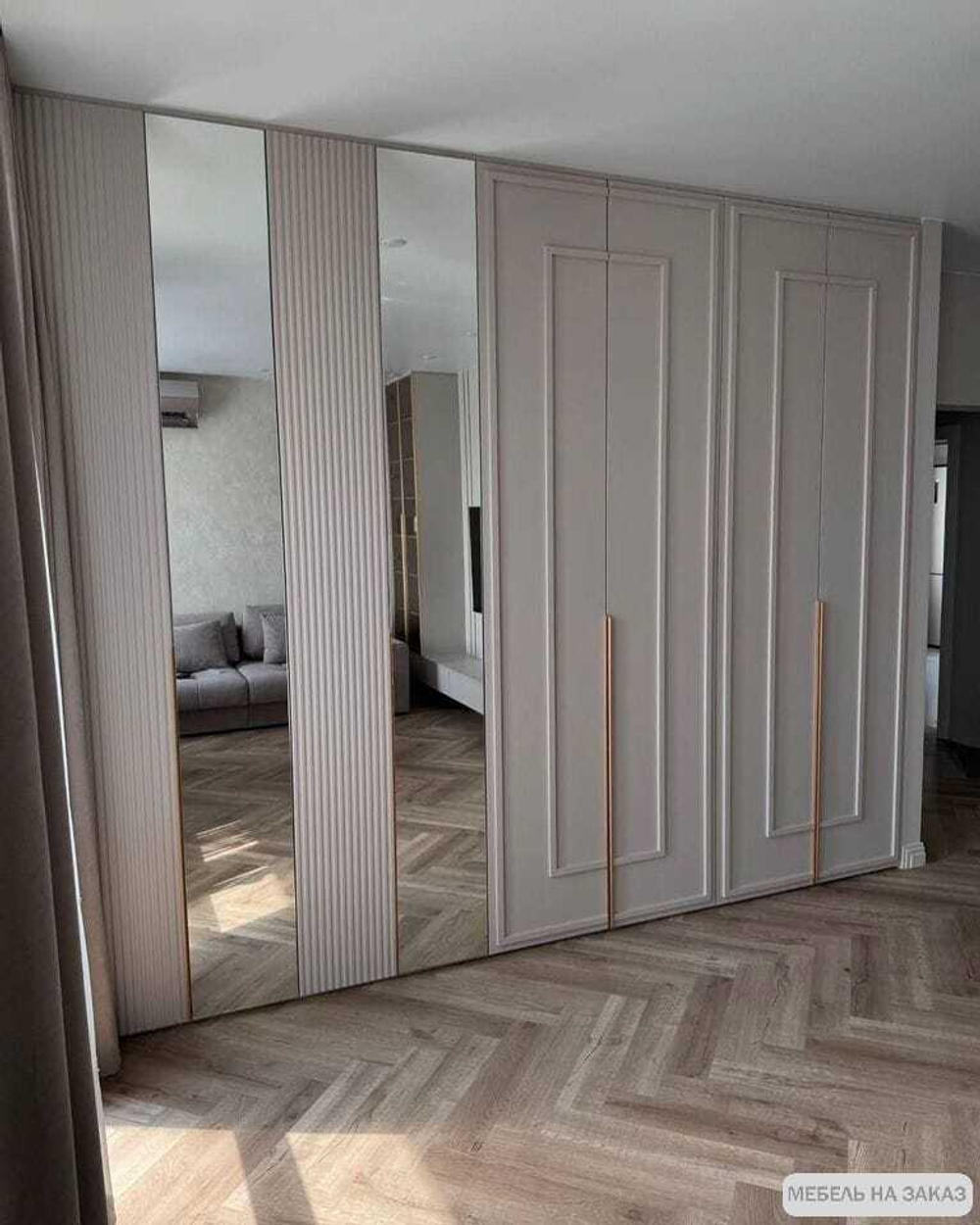 Шкаф с зеркалами