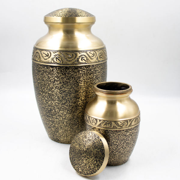 Мини-урна для праха латунь с гравировкой "Монарх" 15 см