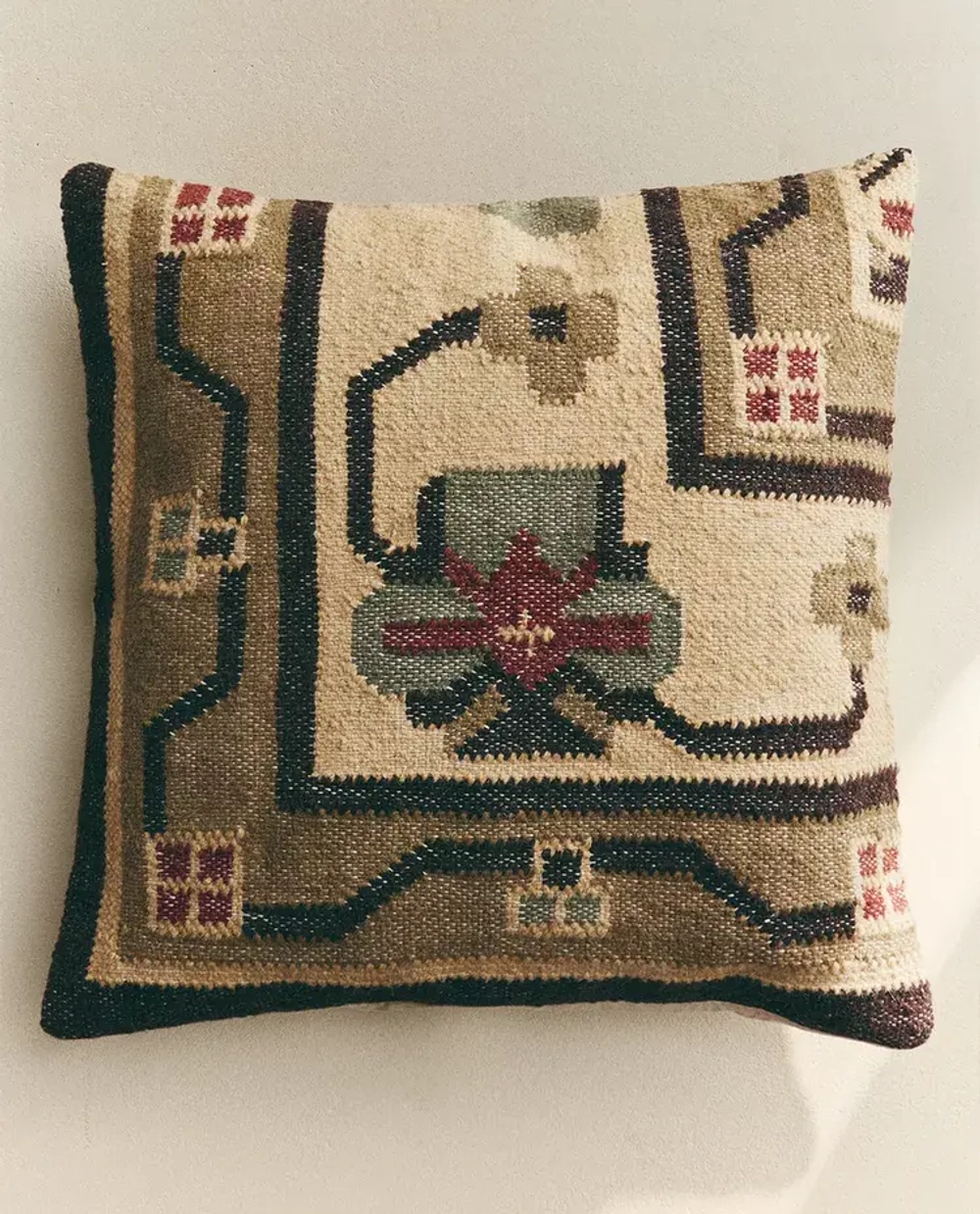 ZARA HOME НАВОЛОЧКА ДЛЯ ДЕКОРАТИВНОЙ ПОДУШКИ С ЦВЕТОЧНЫМИ МОТИВАМИ, СВЕТЛО-БЕЖЕВЫЙ