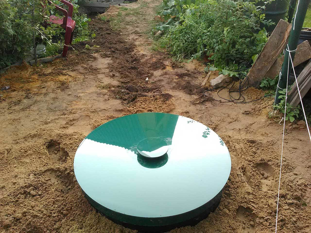 Станция биологической очистки Евролос Био 15 S 7 000 л. вертикальная / 3000 л. в сутки / 15 чел. / самотечный сброс / насосная аэрация (191x191x270см;318кг;черный) - арт.556016