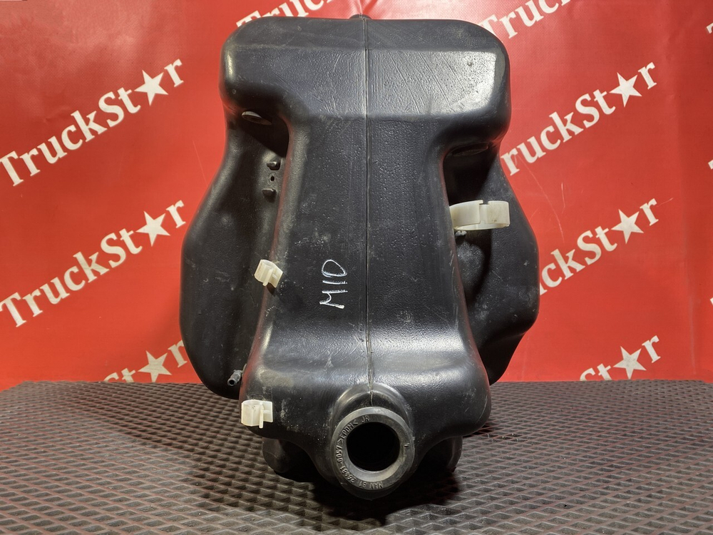 Бачок омывателя лобового стекла 2019г.