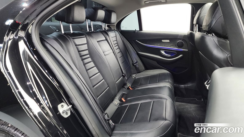 Mercedes-Benz E-Class W213 E220d Avangarde (10.2019)