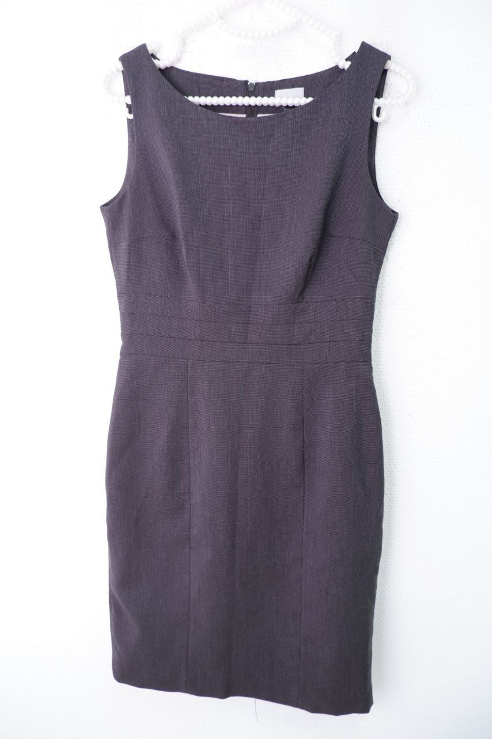 Платье-футляр H&M сдержанное 42 размер