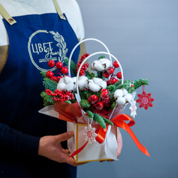 Красно - белый букет с хлопком и нобилисом