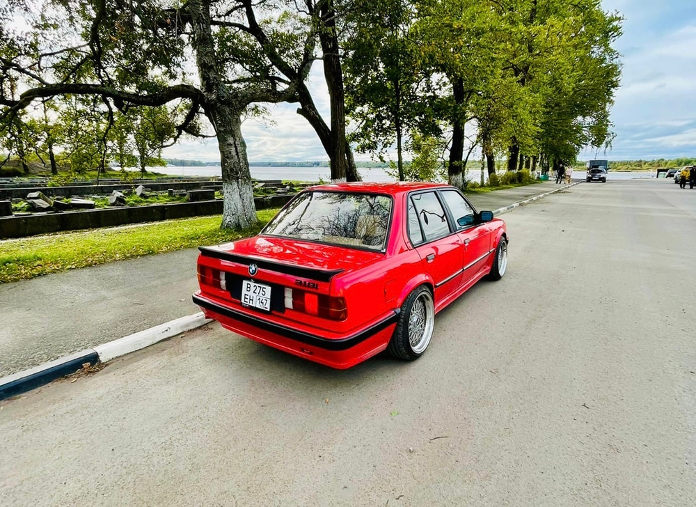BMW E30 Mtech1 Задняя накладка (Реплика "Стекловолокно")