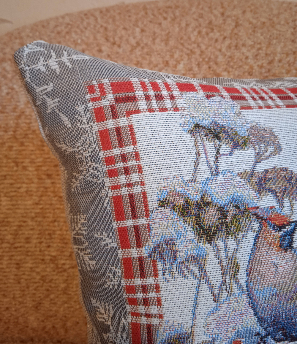 Декоративный гобеленовый чехол для интерьерной подушки Свиристель усадьба 38*38