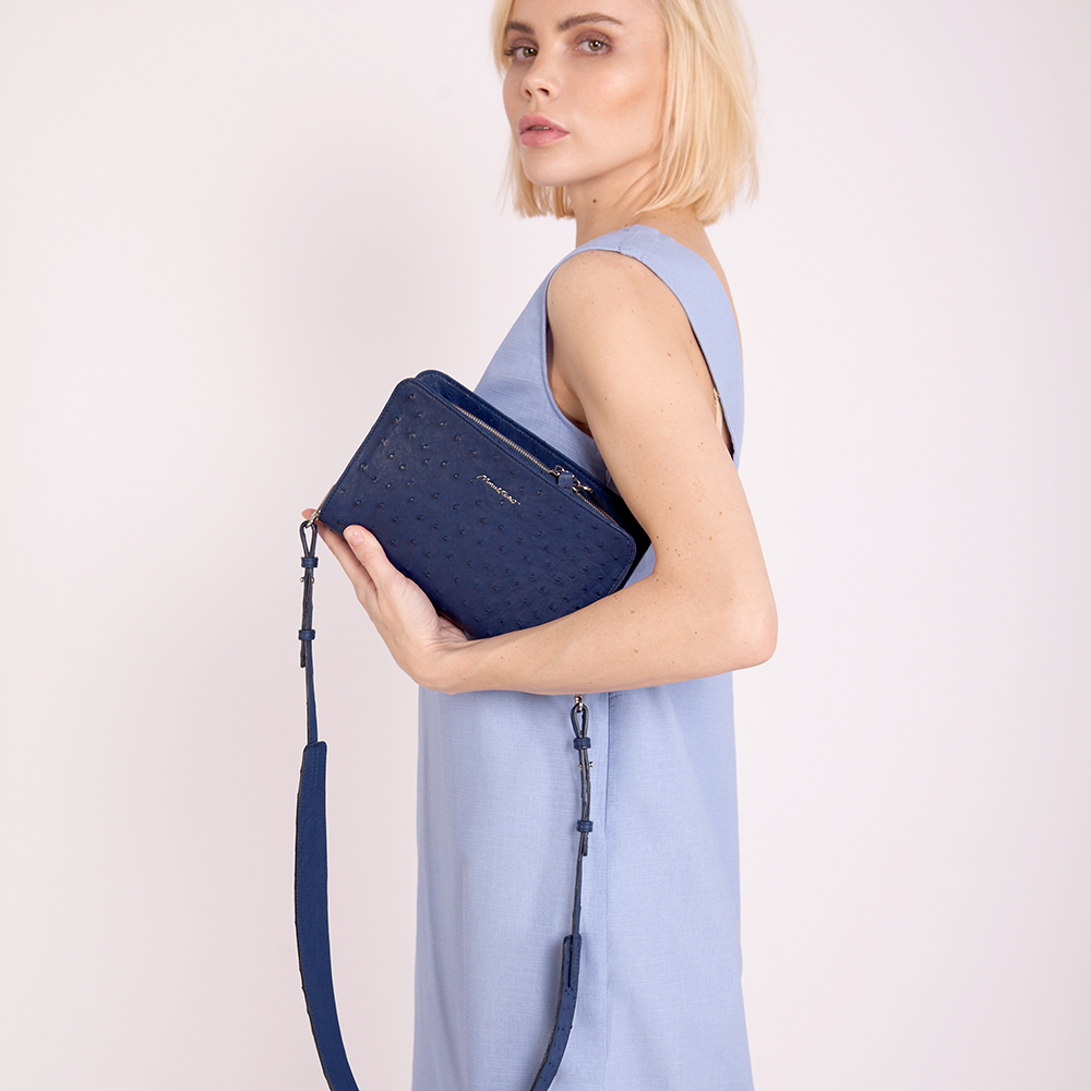 Женская сумка Emilie из кожи страуса синего цвета