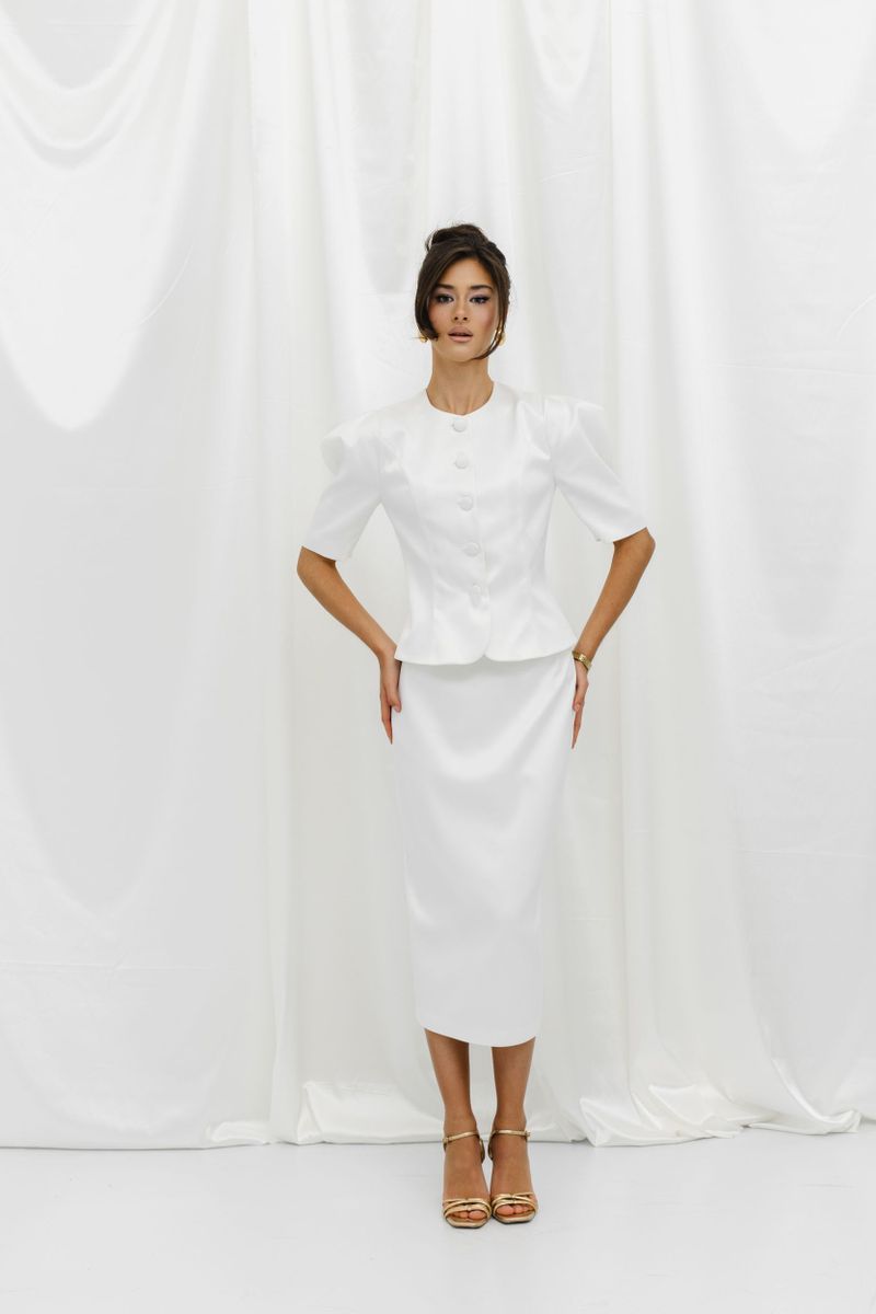 Блуза из атласа на пуговицах молочная