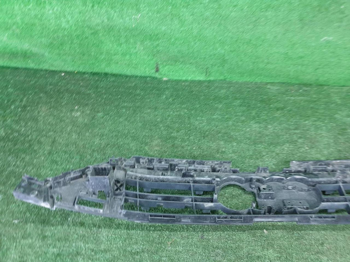 Кронштейн решетки радиатора Audi A8 4 D5 (2017-2021)