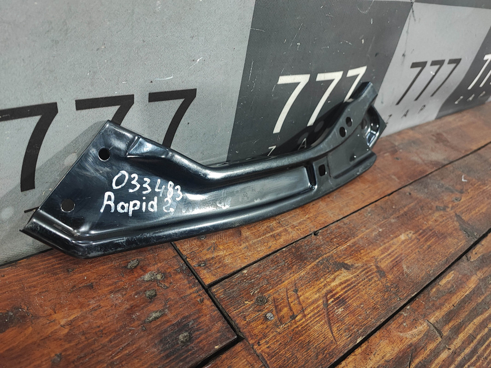 Кронштейн передней панели левый Skoda Rapid 2 20-нв Б/У Оригинал 60U805931