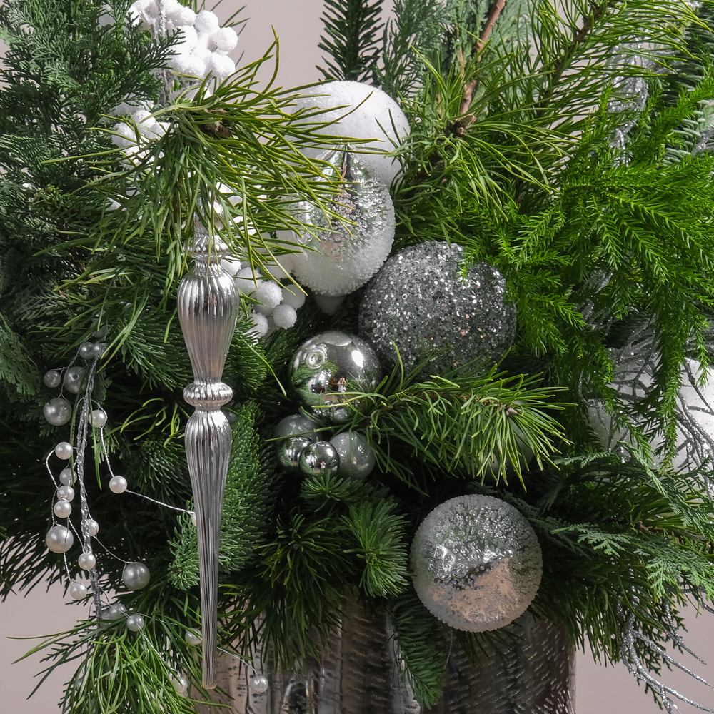 Композиция в декоративном кашпо Серебряное сияние