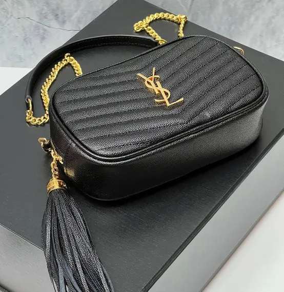 Мини-сумка Saint Laurent Lou из стеганой кожи Grain De Poudre с тиснением, чёрный