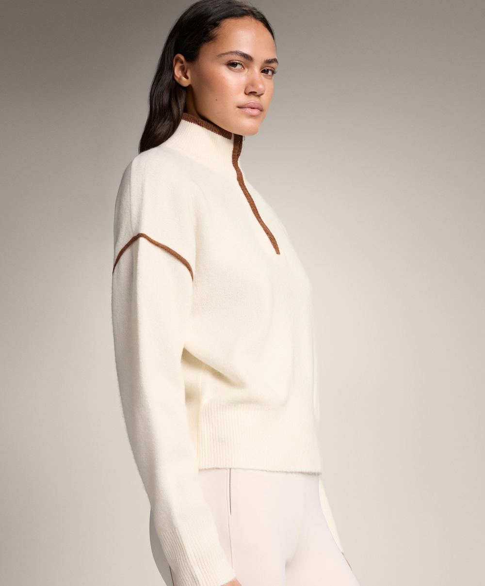 Oysho Свитер с высоким воротником и контрастными деталями, светлый экрю