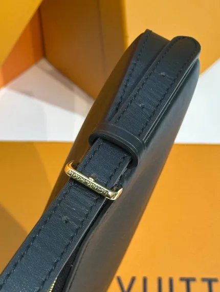 Сумка Louis Vuitton Pochette LV Bloom