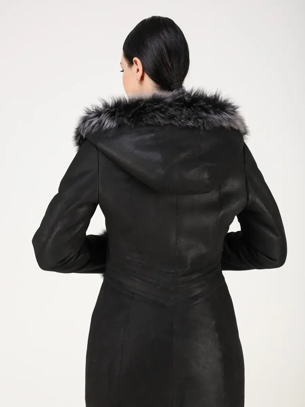 Дубленка зимняя натуральная с капюшоном