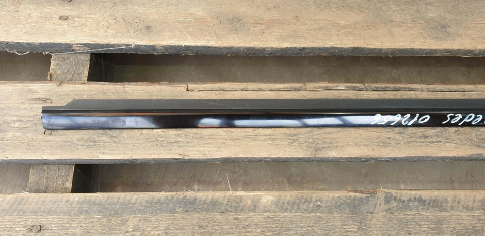 Молдинг двери передней левой GL GLS (X166) Б/У Оригинал A1667250165