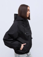 Ветровка с капюшоном