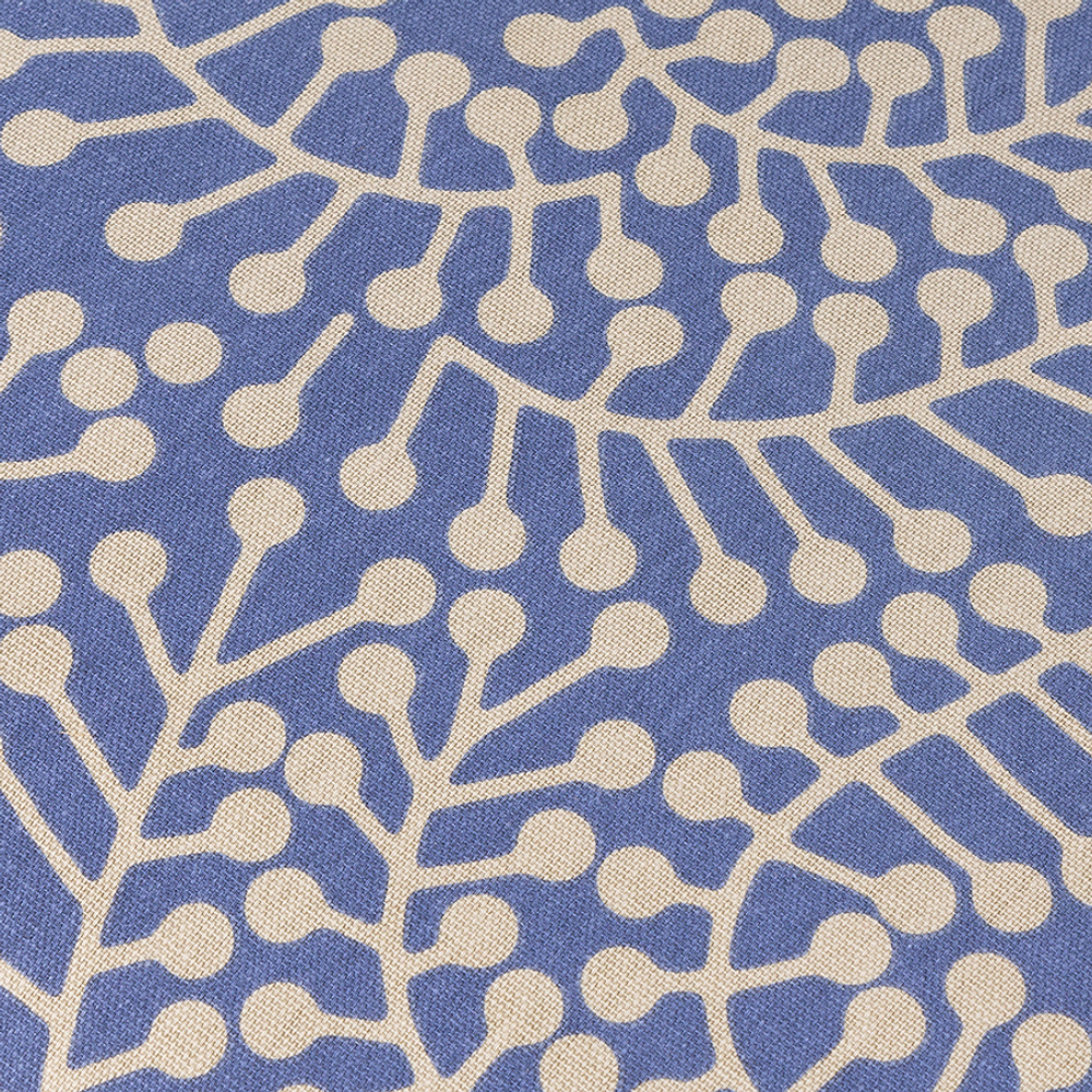 Подушка декоративная фиолетового цвета с принтом Спелая Смородина из коллекции scandinavian touch, 45х45 см