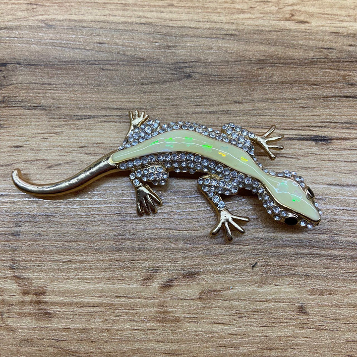 Брошь Гекон стразы эмаль светло-желтая с блестками металл золотистый