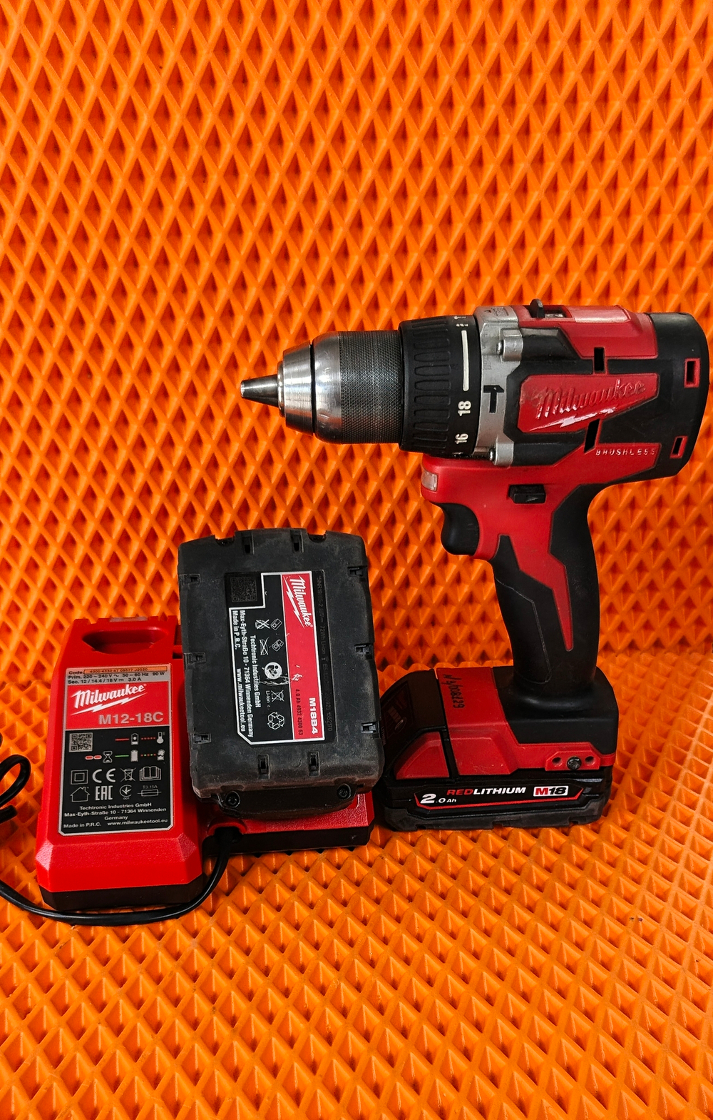 Аккумуляторная ударная дрель-шуруповерт Milwaukee M18 CBLPD-0