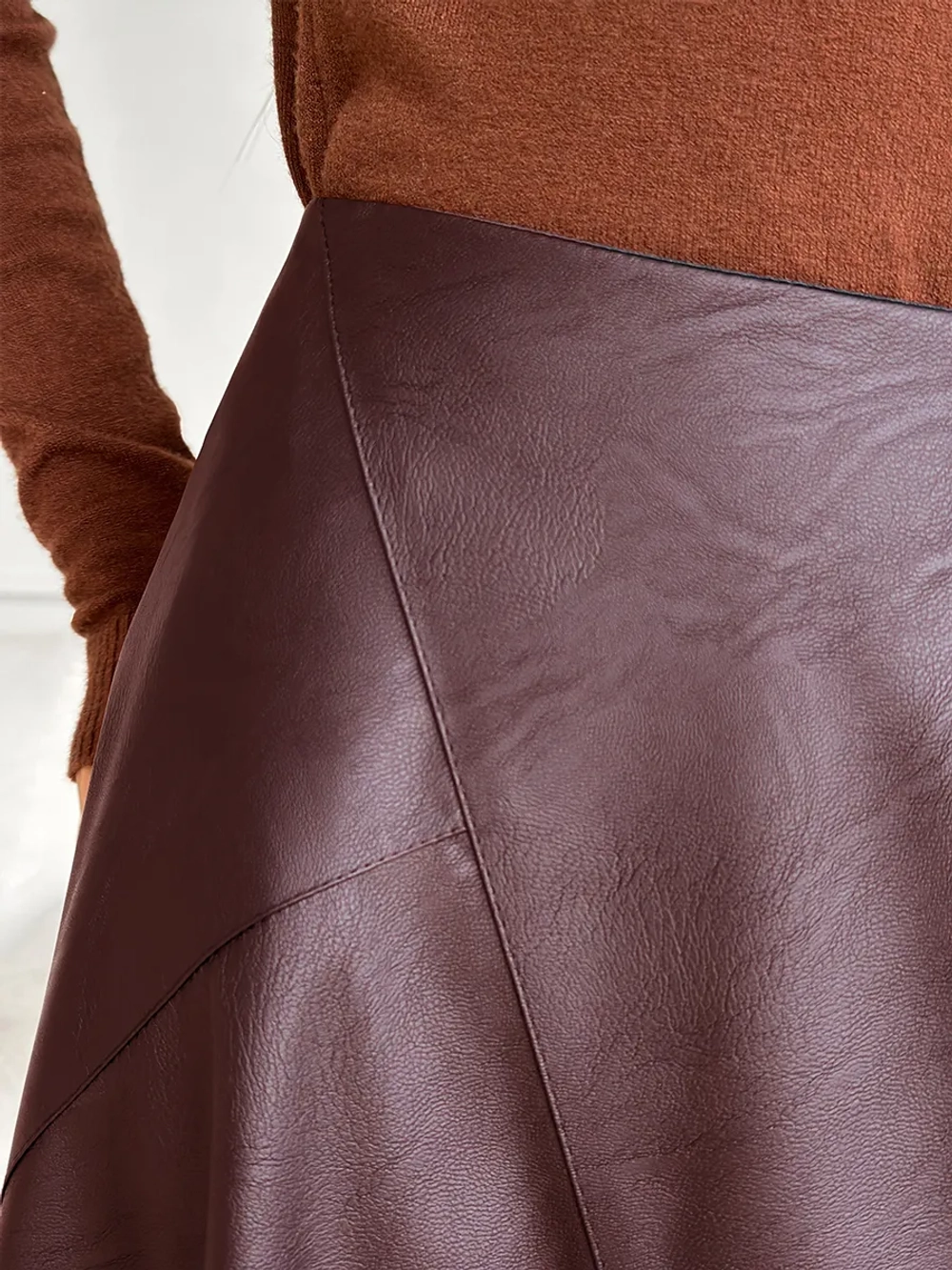 Юбка кожаная трапеция миди