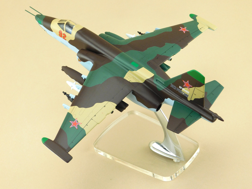 Модель самолета Су-25 (М1:48 ВКС России, RF-95482, 92, Камуфляж)