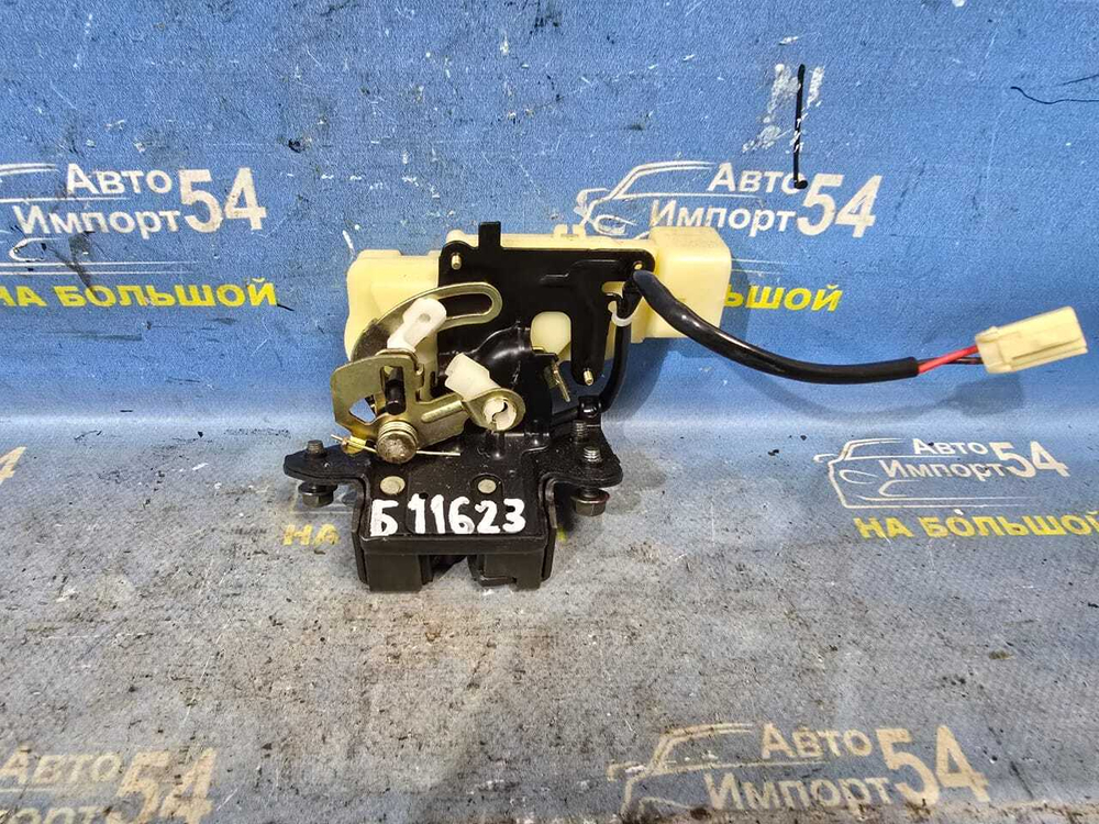 Замок багажника MAZDA MPV 2002-2006