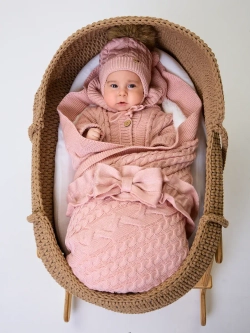 Вязаный конверт на выписку для новорожденного теплый