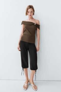 Massimo Dutti Топ с открытыми плечами и декоративным украшением, хаки