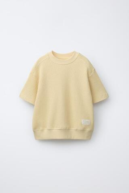 ZARA ФУТБОЛКА ИЗ ВАФЕЛЬНОЙ ТКАНИ, ЦВЕТ СЛИВОЧНОГО МАСЛА