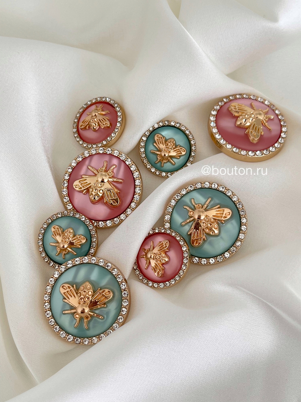 Пуговицы Гучч. Пчела Розовая