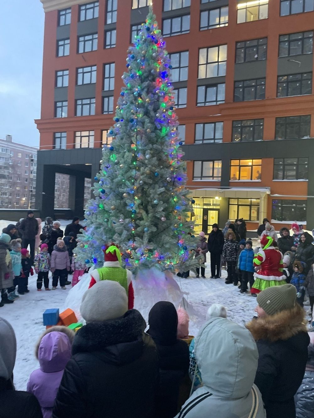 Уличная елка ствольная "Альпийская изумрудная" (пвх бело-зелёная) 19 м