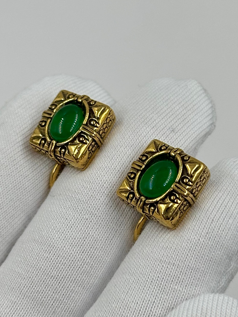 Клипсы с зелёными кабошонами Goldette