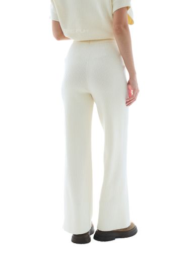 Молочный трикотажный костюм с жилетом