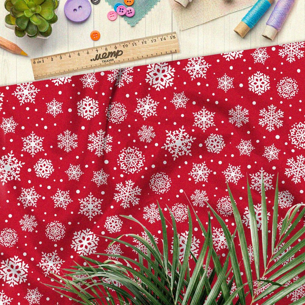 Ткань блэкаут рождественские снежинки на красном фоне