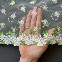 Вышивка на сетке бело-молочная ромашки 23 см