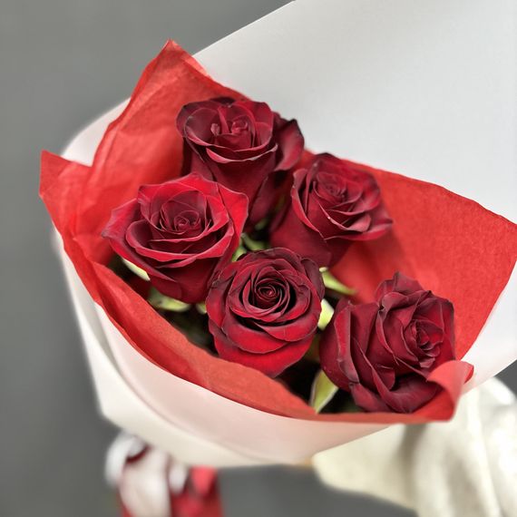 Букет из 5 красных роз