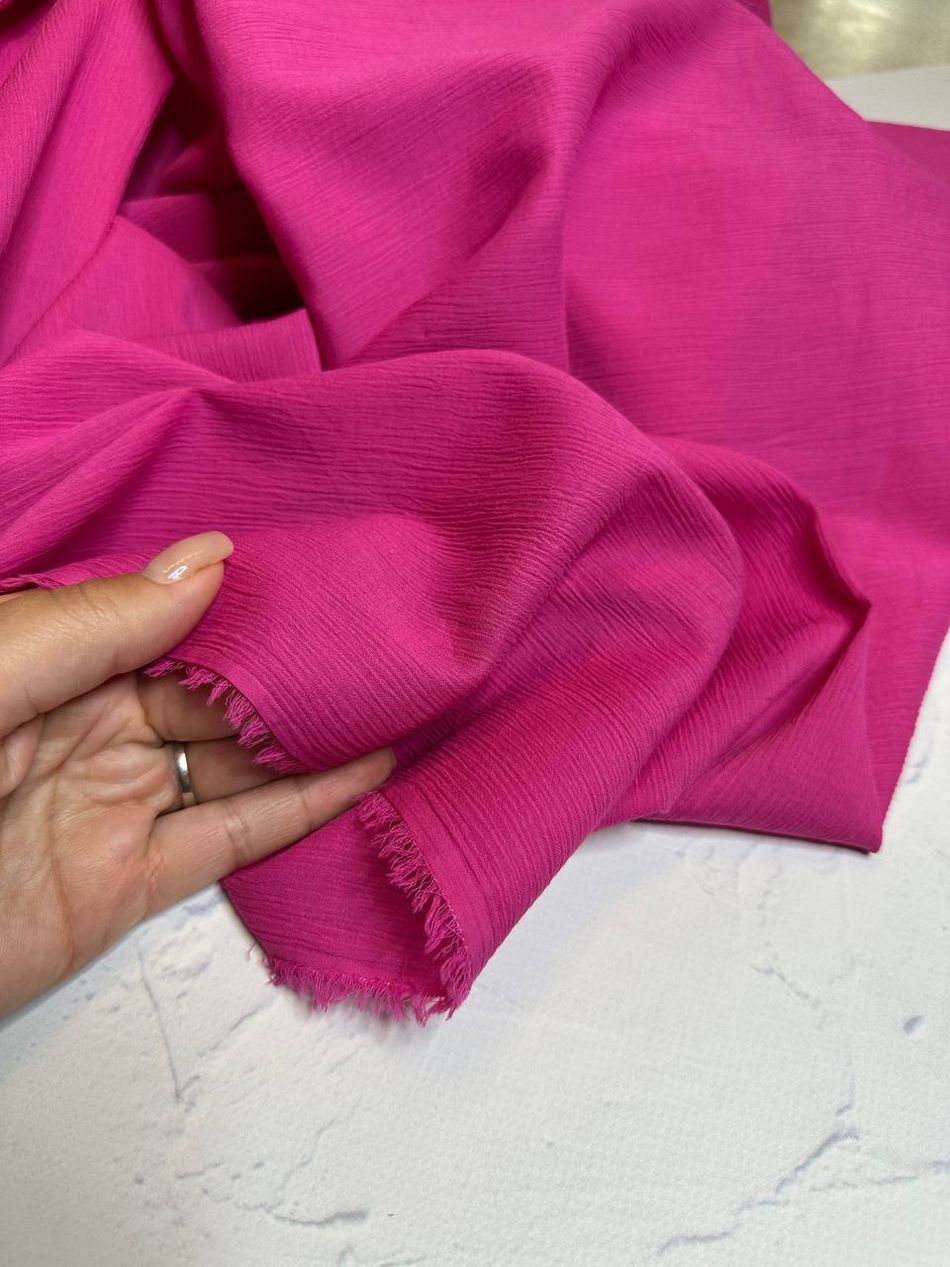 Блузочно-плательный однотонный жатый хлопок с вискозой(крэш) (70%хлопок/30%вискоза, Фуксия, 133, 80 гр/м2)