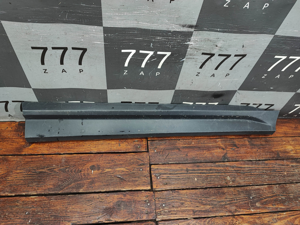 накладка двери передней правой Geely Coolray 19-нв Б/У Оригинал 5075035800