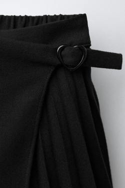 ZARA ЮБКА-ШОРТЫ СО СКЛАДКАМИ И ПРЯЖКОЙ, ЧЕРНЫЙ