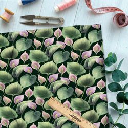 Ткань ниагара мягкие розовые кувшинки на тёмно-зелёном фоне